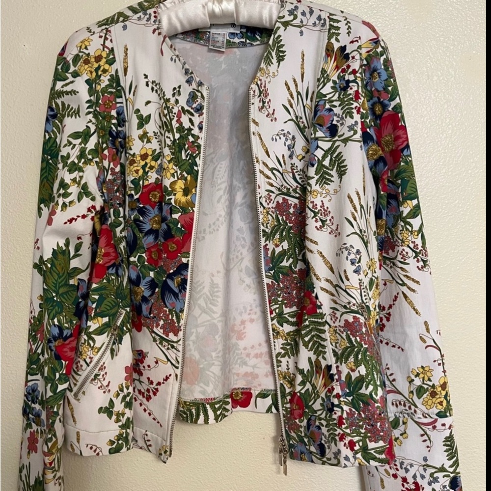Women Joseph Ribkoff Floral jacket Size large Gold zippers